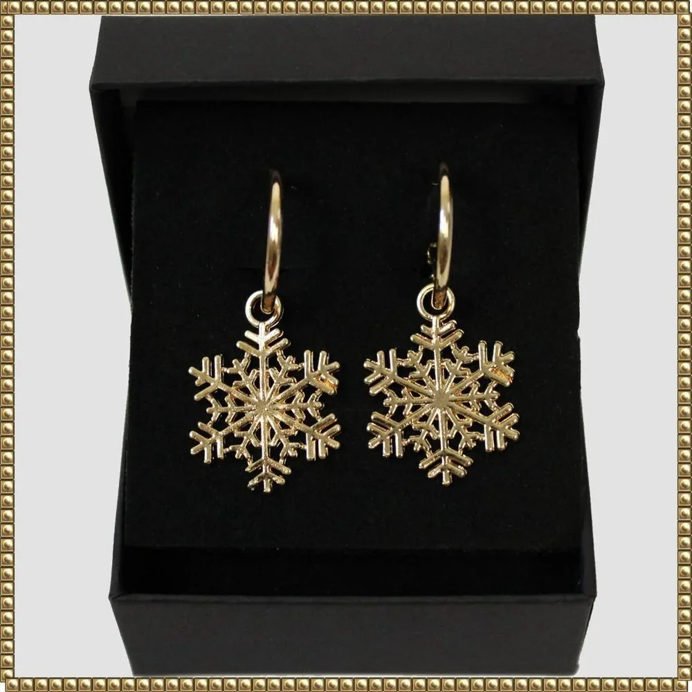 ๐SOLD๐๐๐บ๐จ๐ณ๐ฌ๐2 ๐๐๐ $12 - NEW In Box Gold Snowflake Dangle Earrings - Picture 3 of 6